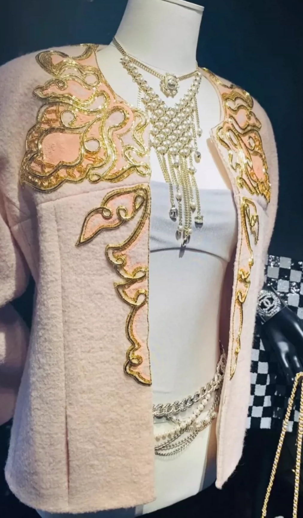 Chanel 21A Embroidered wool tweed pale pink & gold