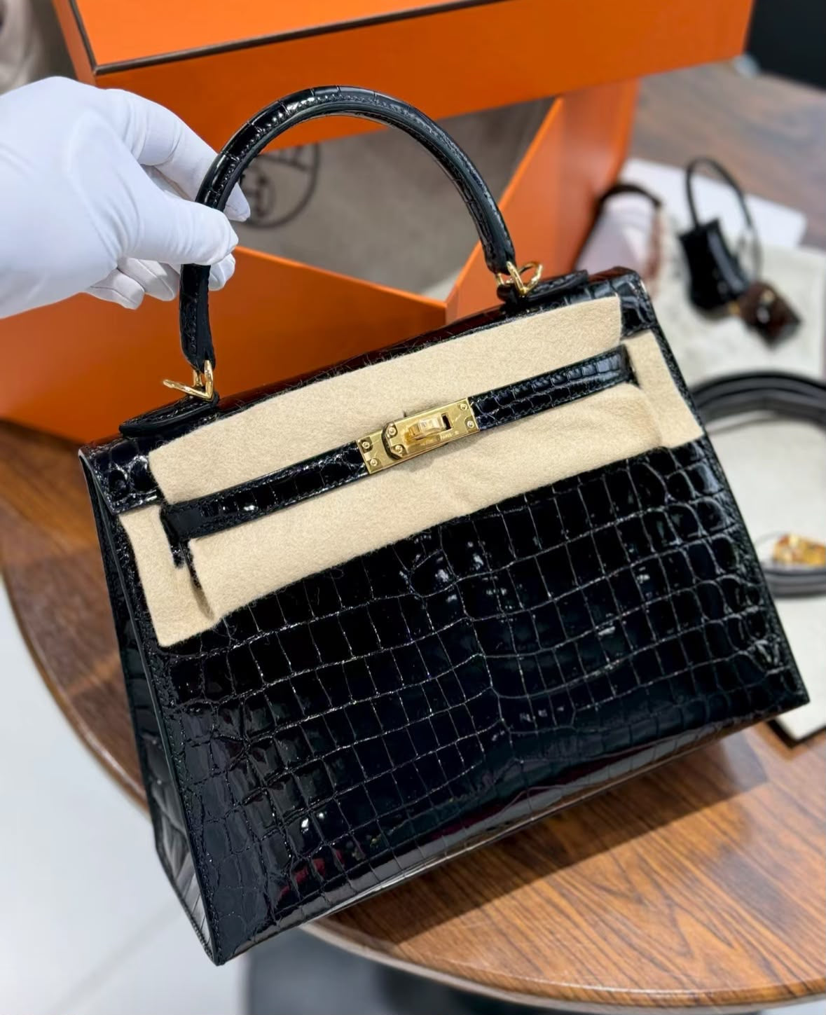 Hermes Kelly 25 Black Shiny Niloticus Gold Hardware