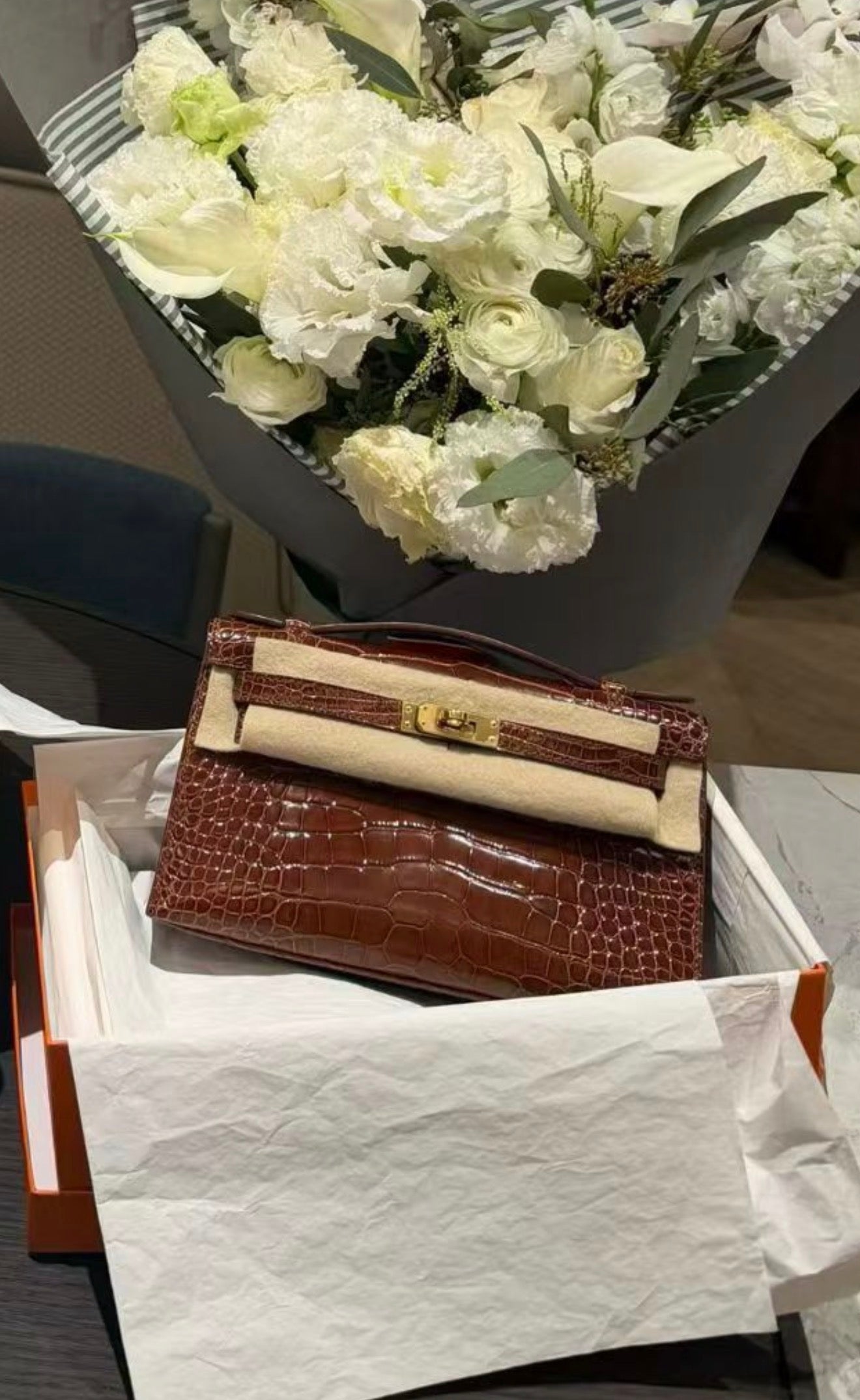 Hermes Kelly pochette caramel shiny alligator leather gold hardware