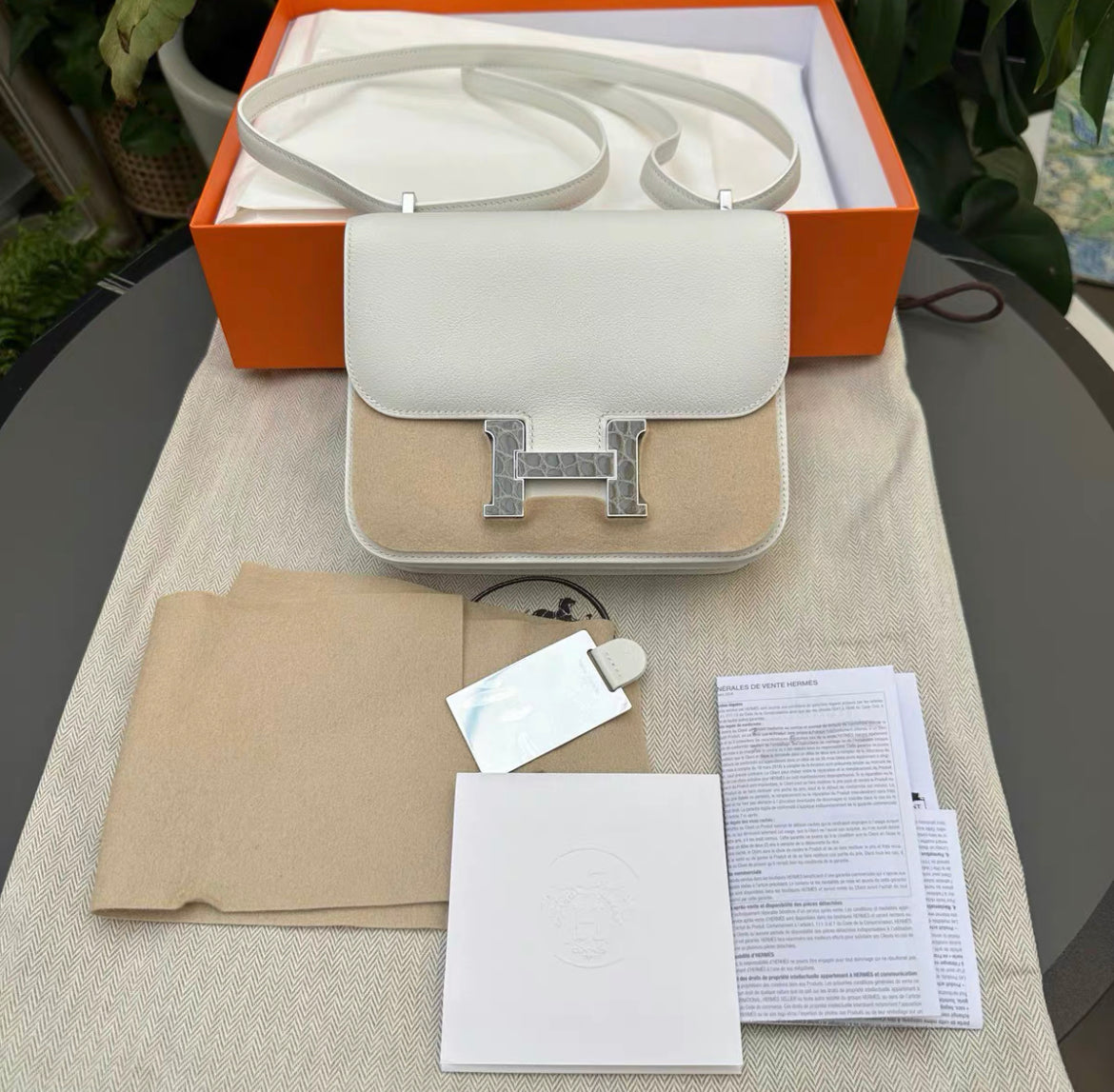 Hermès Constance 18 White/Gris Ciment Evercolor With Silver