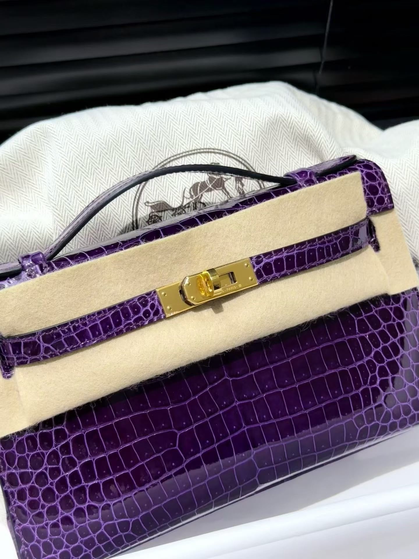 Hermes Kelly Pochette Amethyst Shiny Porosus Crocodile Gold Hardware