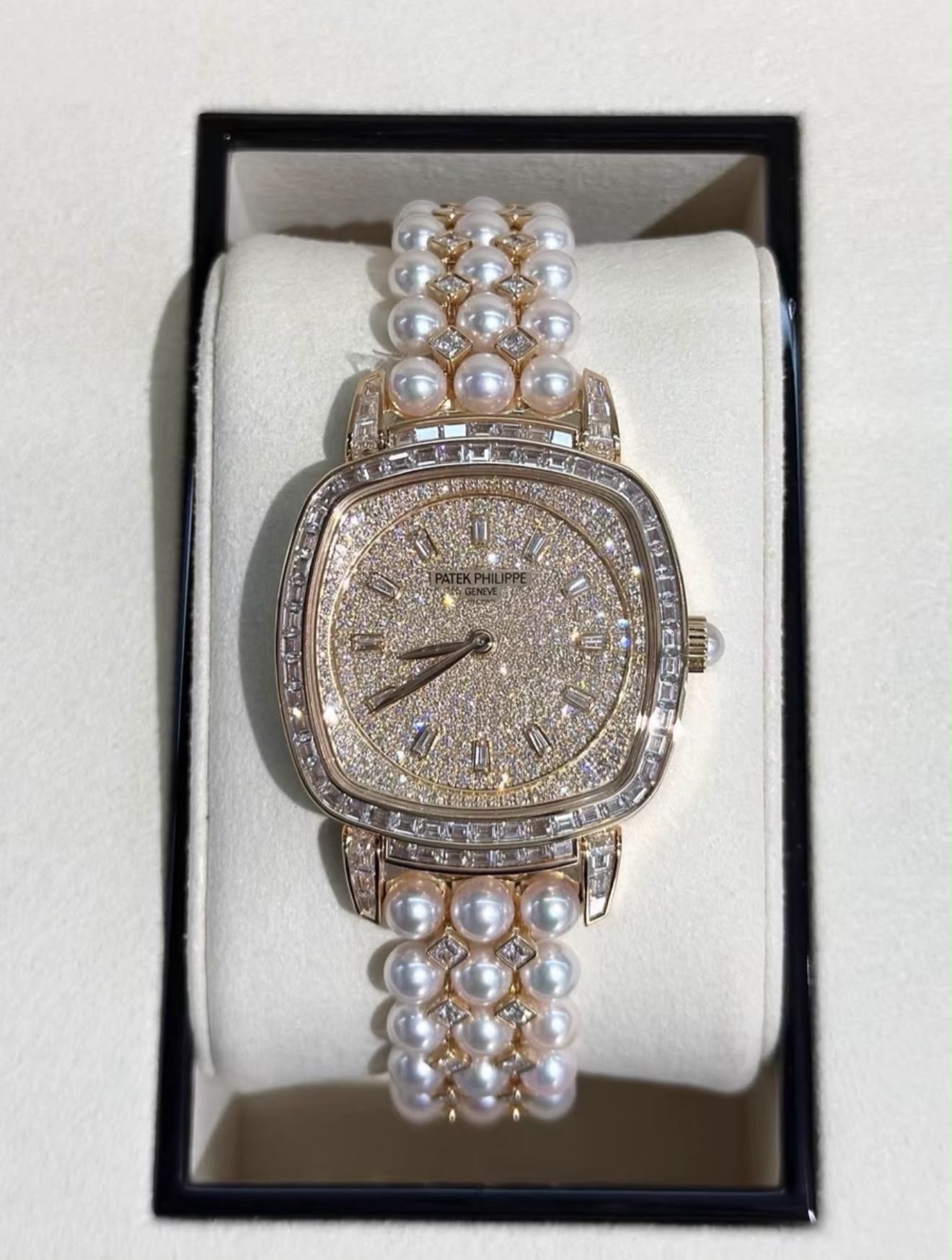 Patek Philippe 7042/100R-10 GONDOLO Haute Joaillerie Rose Gold Watch