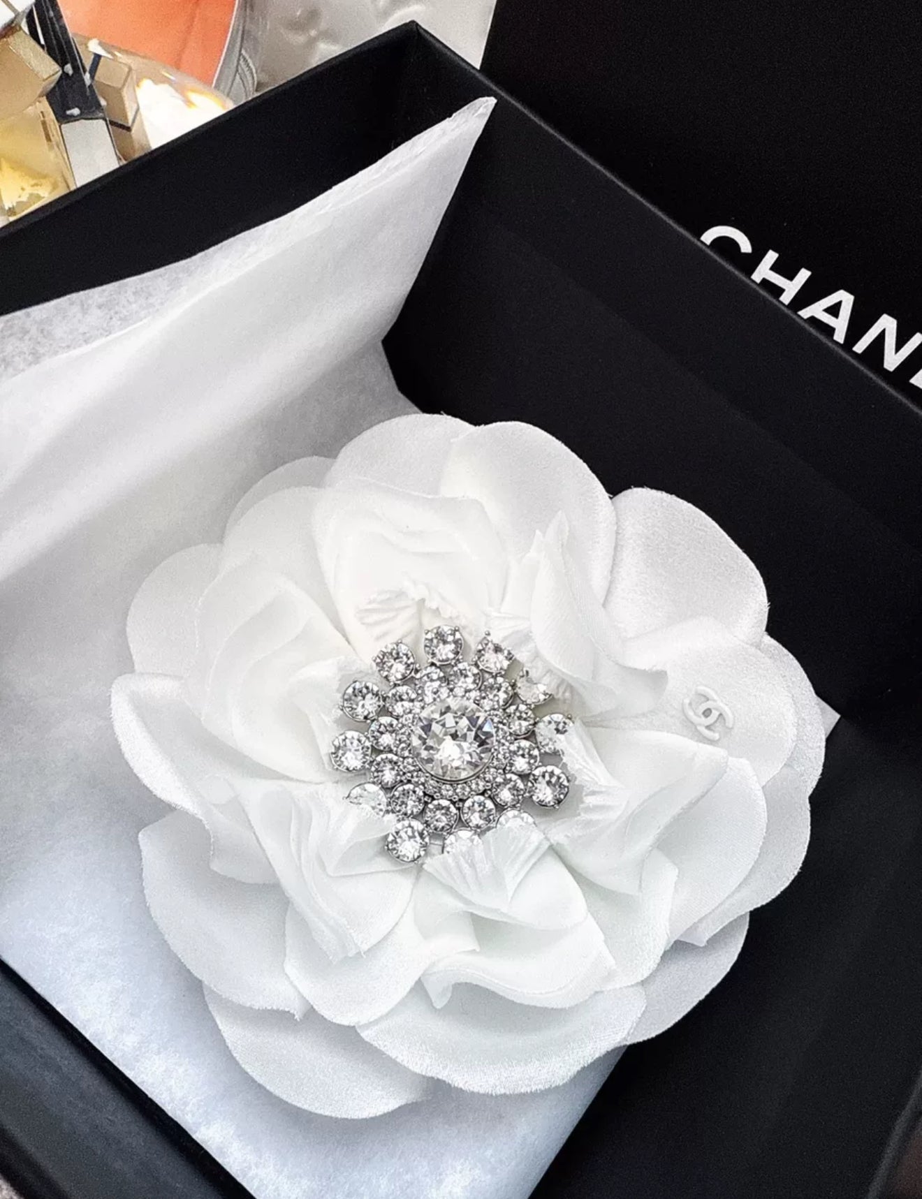 Chanel 25a Haute Couture white silk camellia brooch – Wararni.com