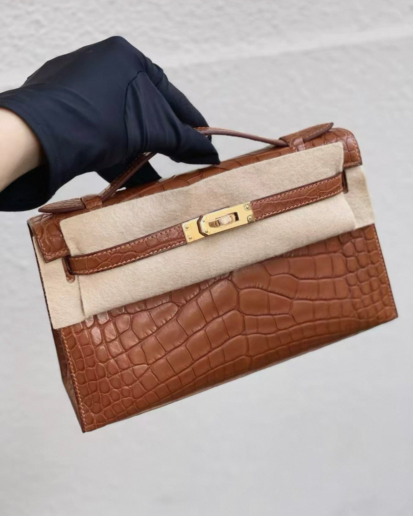 Hermes Kelly pochette gold matte alligator leather gold hardware