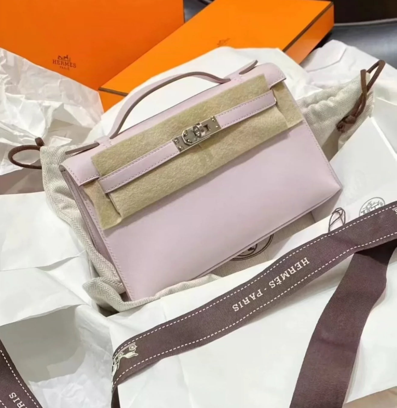 Hermès Kelly Pochette Mauve Pale Swift Leather Palladium Hardware