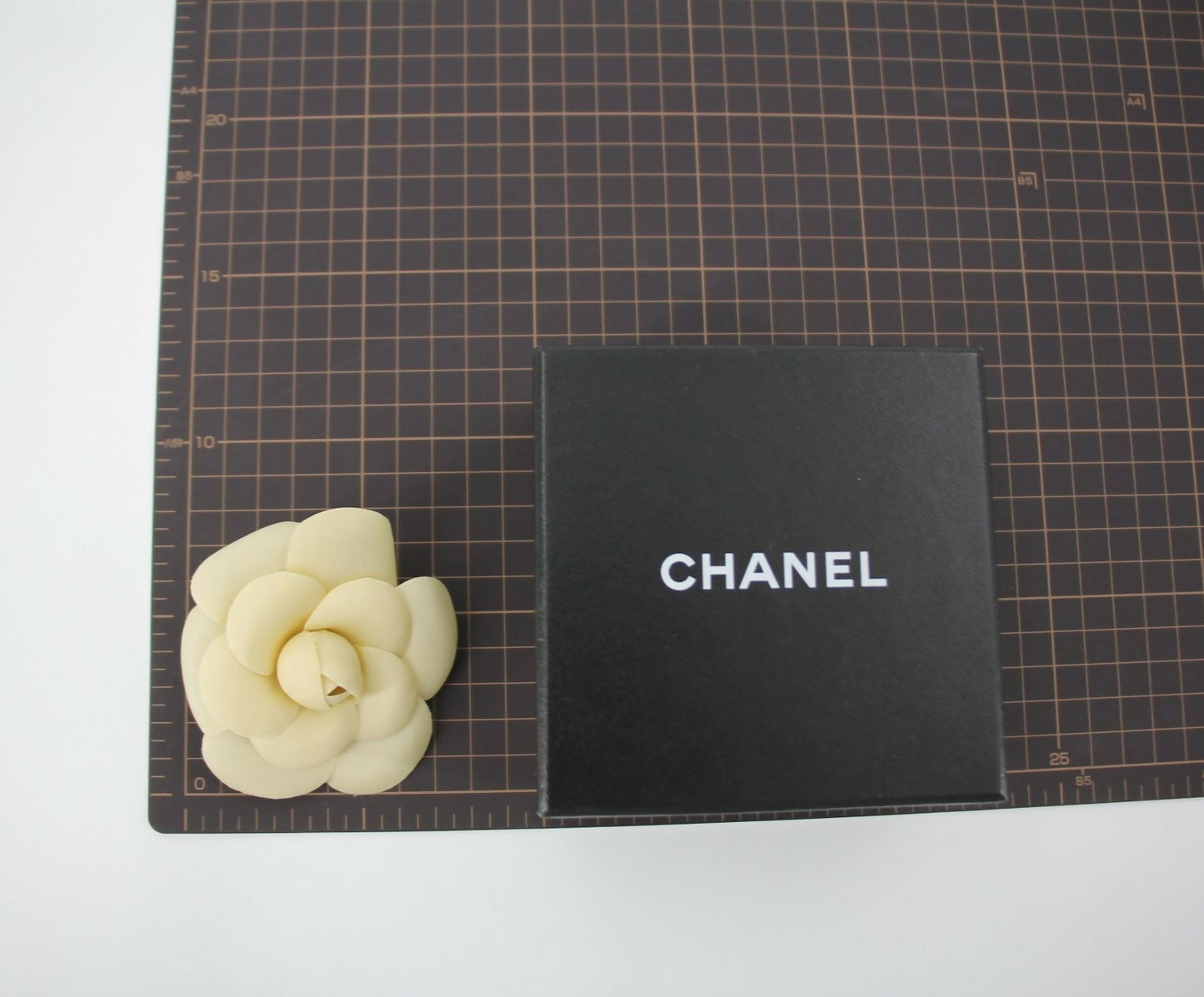 Chanel Vintage 81-85 Fabric Beige Camellia Brooch