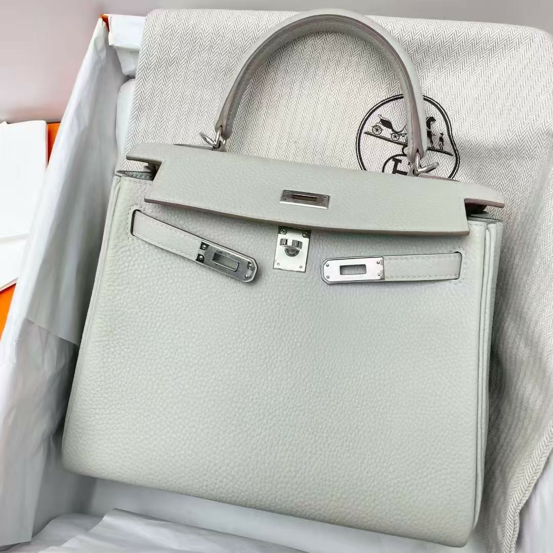 Hermès (HSS) Kelly 25 Retourne Gris Perle paired with Nata Interior Togo Leather with Palladium Hardware