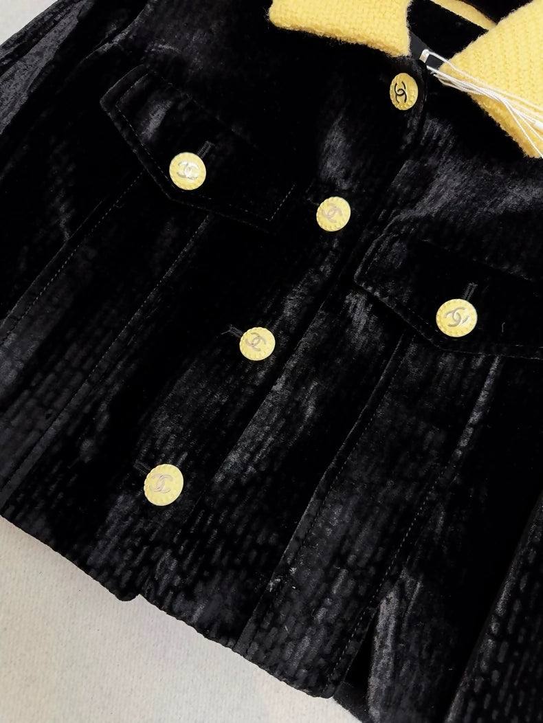 Chanel 22B Black and Yellow velvet javket