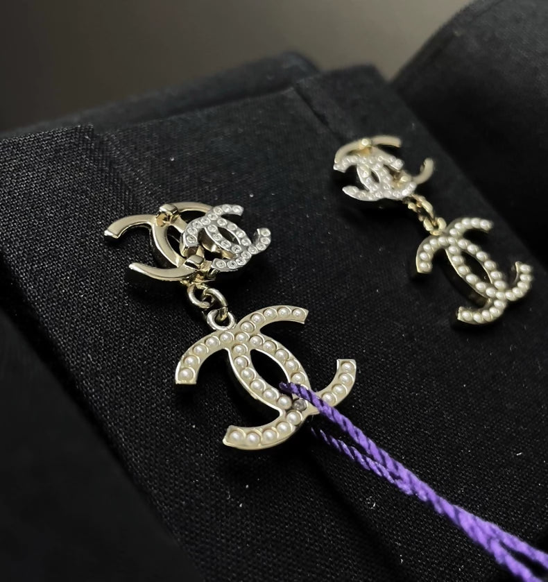 Chanel 21A Double C earrings