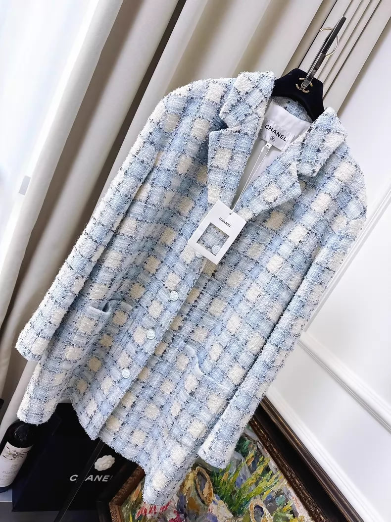 CHANELツイードパッチピン Light Blue Chanel 22B blue and white sequined check tweed jacket – Wararni.com