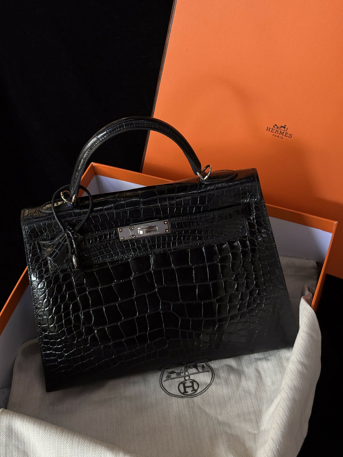 Hermès Kelly 32 Noir Shiny Porosus Alligator (□) with Palladium Hardware