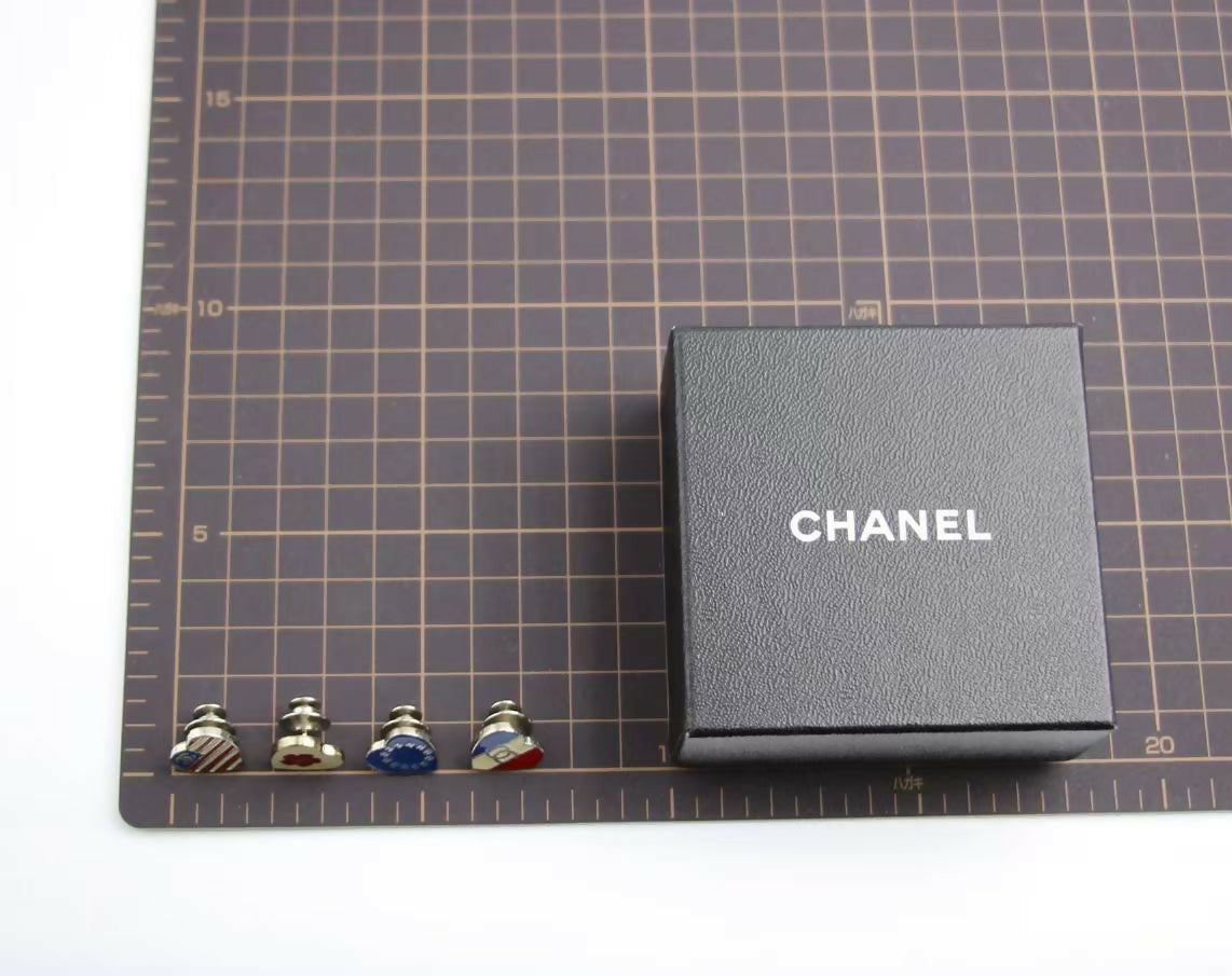 Chanel Vintage 03A Metal American Style Heart Brooch