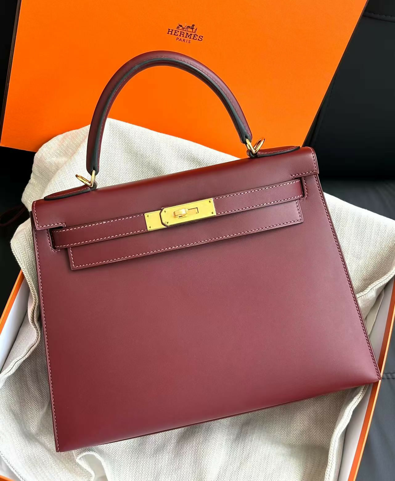Hermès Kelly 28 Rouge H Matte Box Calf Leather with Gold Hardware