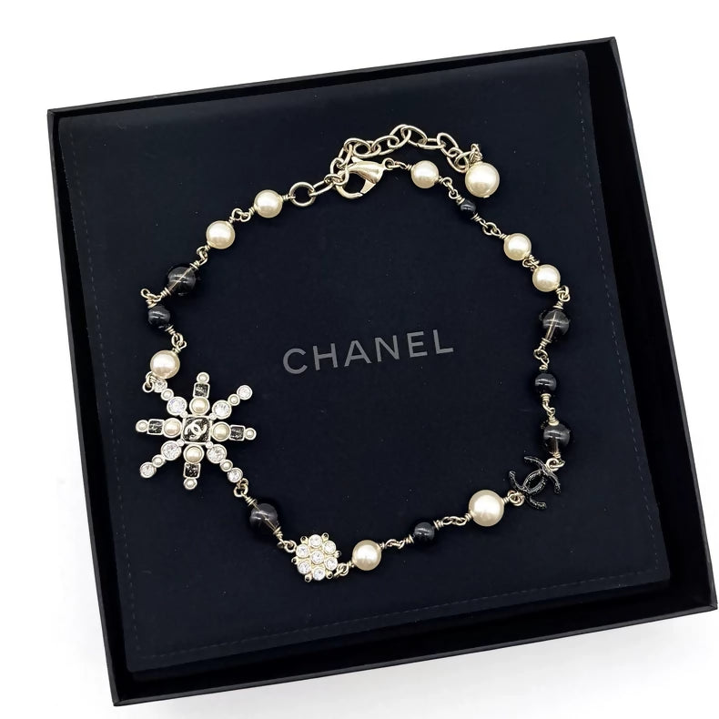 Chanel star-shaped pearl necklace