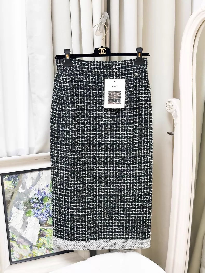 Chanel 17B grey, white, and black mixed-color tweed jacket and skirt set