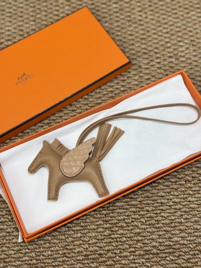 Hermes Rodeo charm Pegasus Touch PM Chai Agneau/Matt alligator crocodile