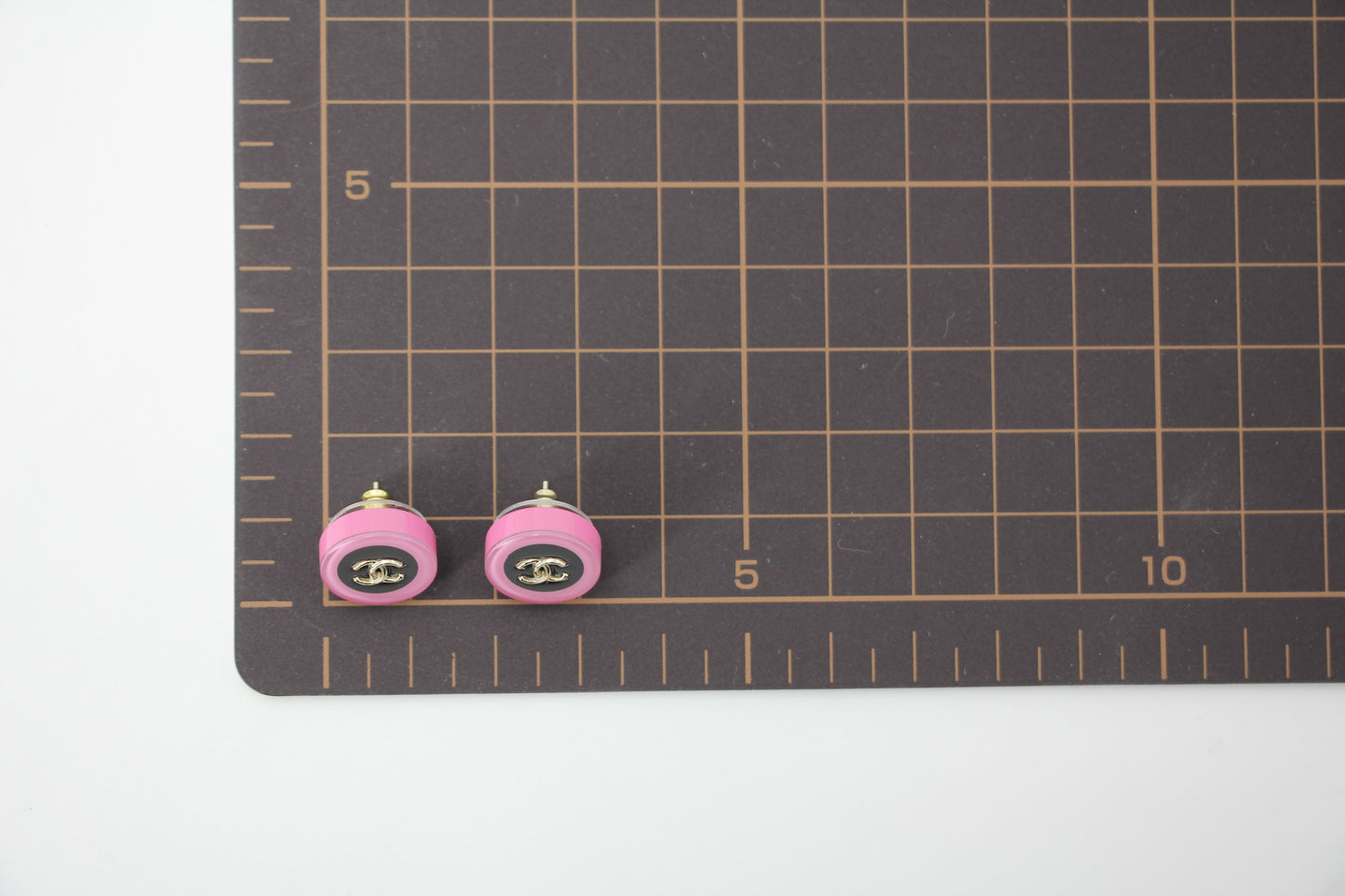Chanel D19K Acrylic Pink Purple Thin Round Earrings