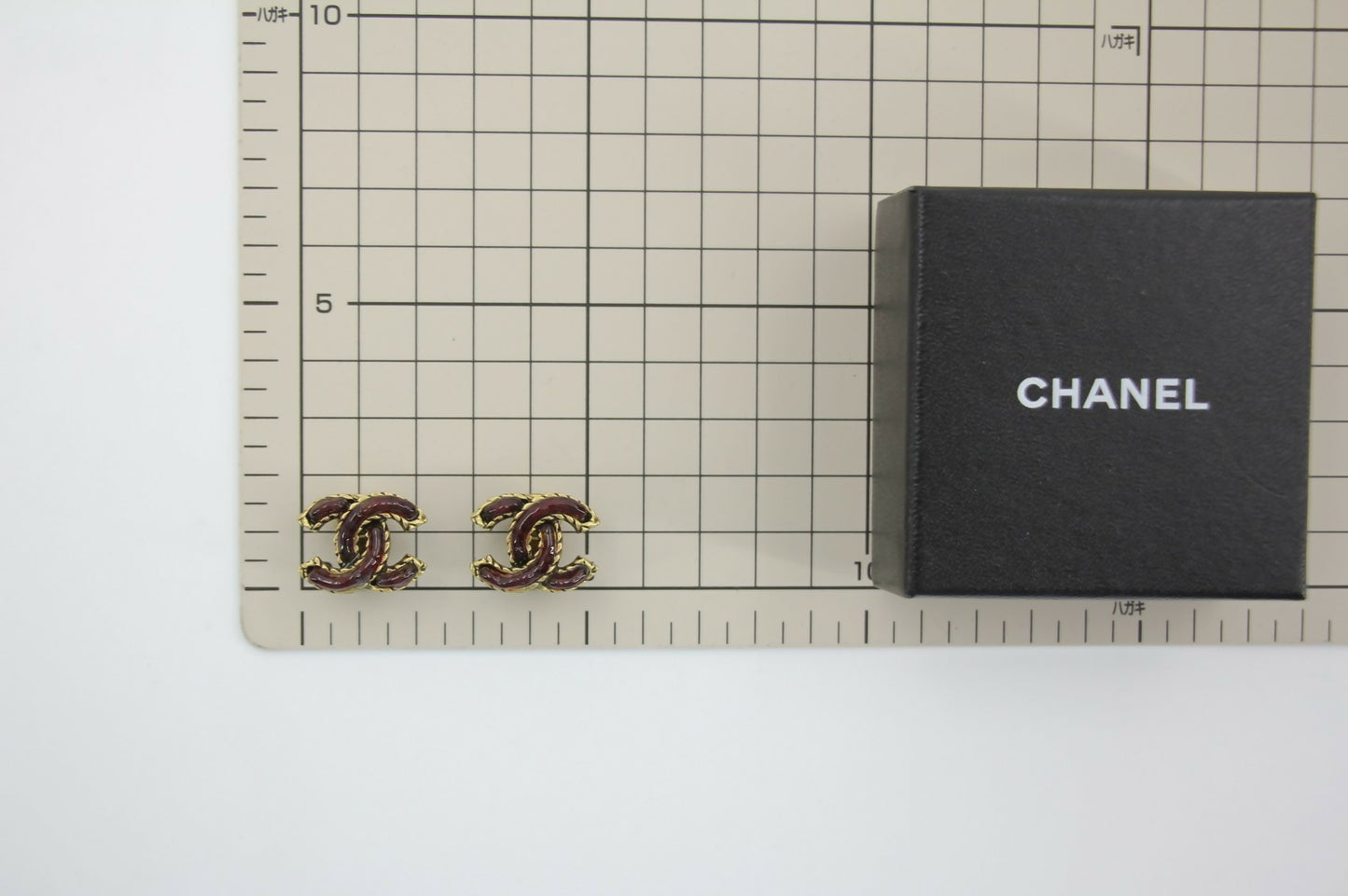 Chanel Vintage 00A Gripoix Resin Maroon Metal CC Earrings