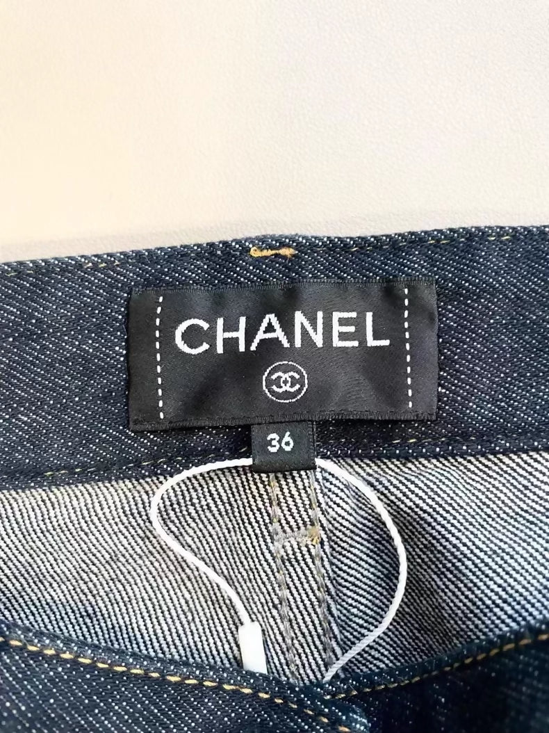 Chanel 25C straight leg jeans