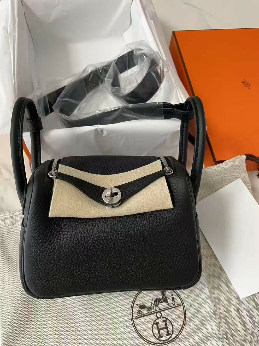 Hermès Mini Lindy II Noir / Black Swift Leather with Palladium Hardware