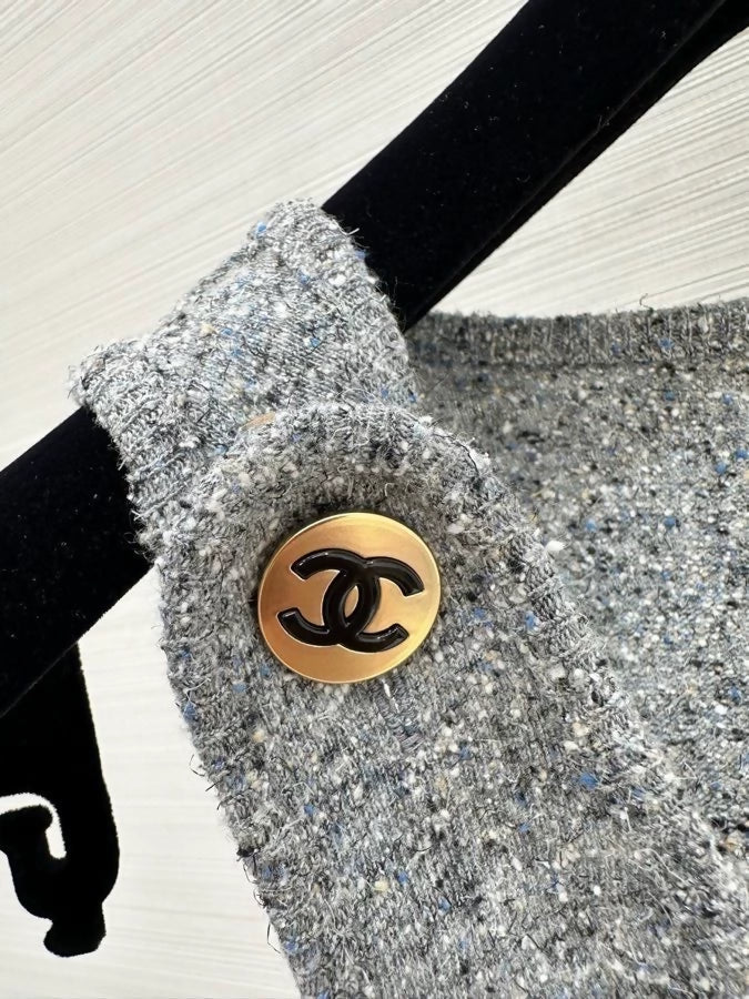 Chanel 26b grey top