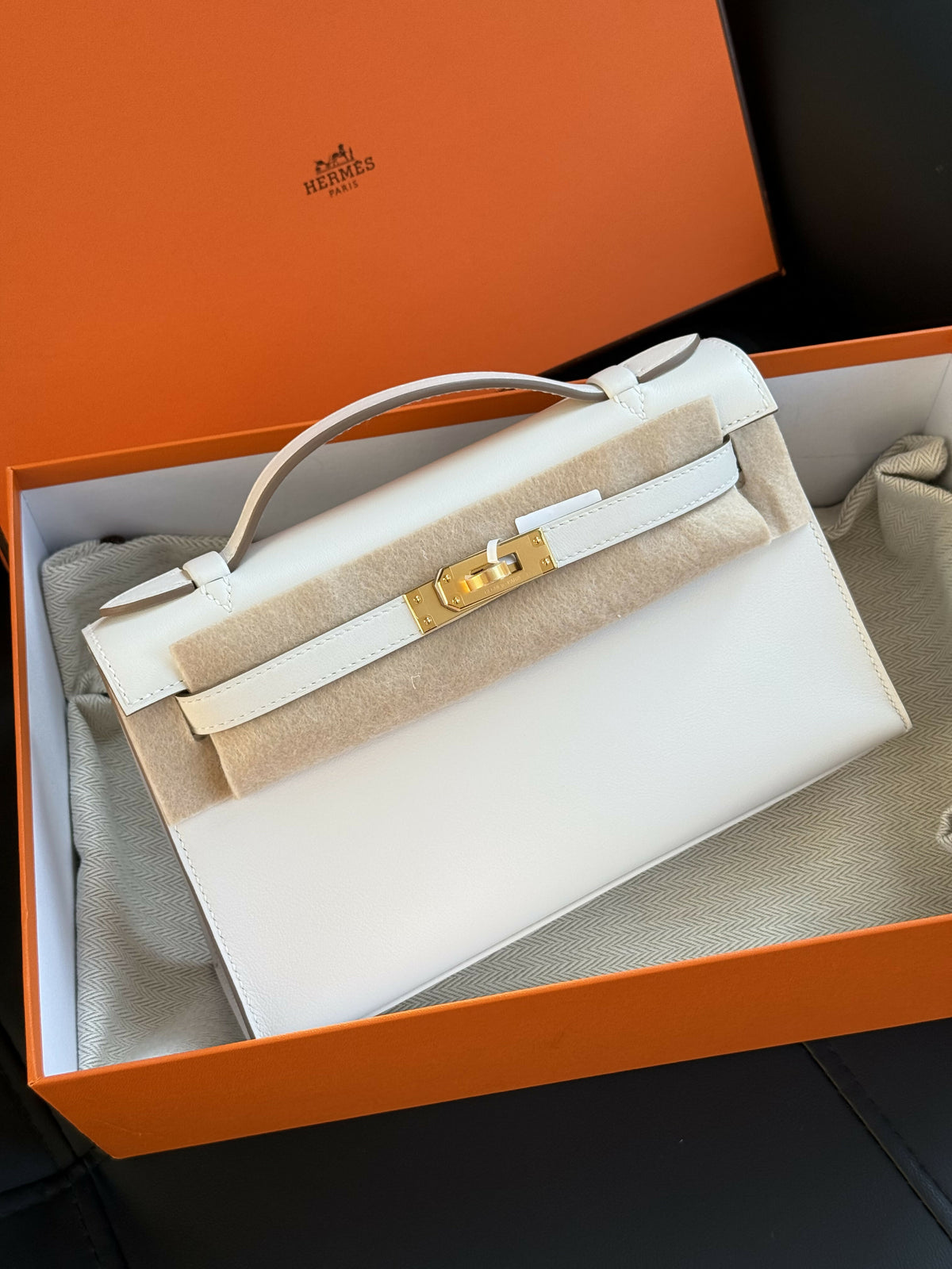 Hermès Kelly Pochette Gris Tourterelle (M4) Swift Leather with Gold Hardware