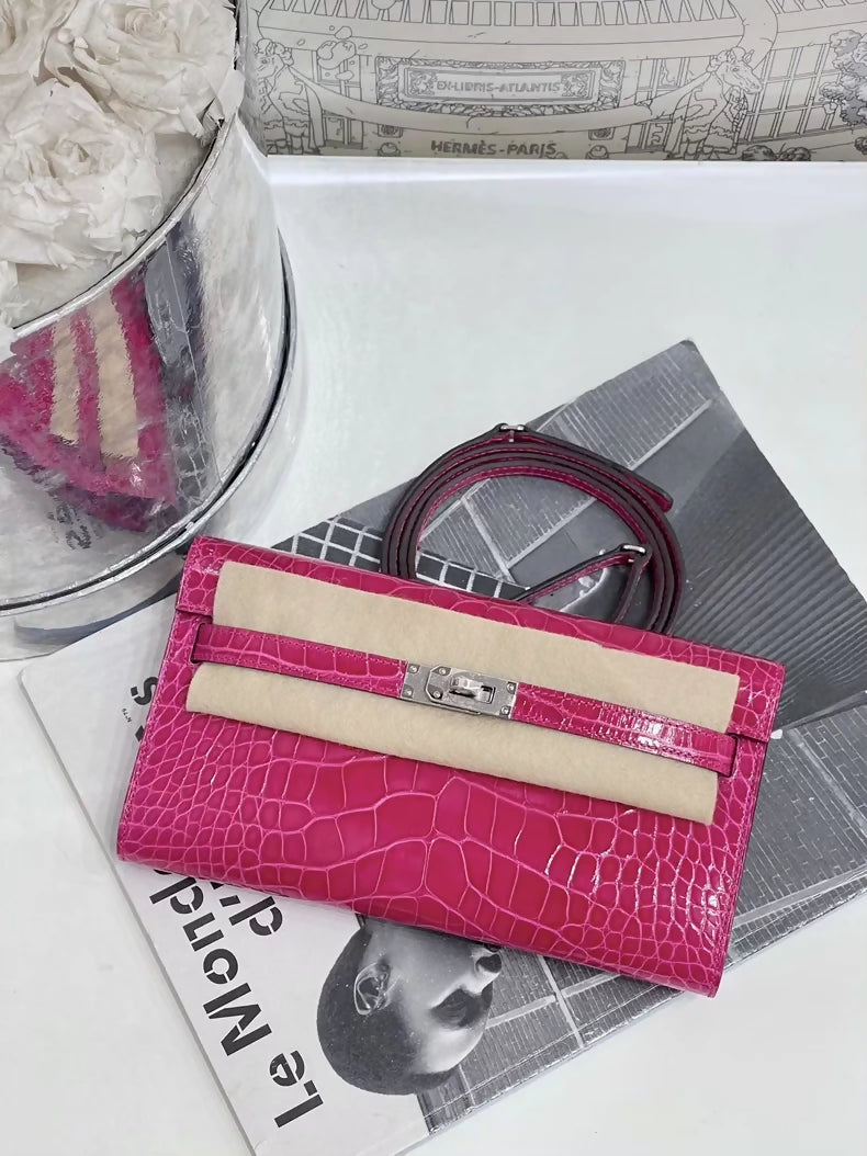 Hermès Kelly To Go Rose Shiny Alligator leather with palladium hardware