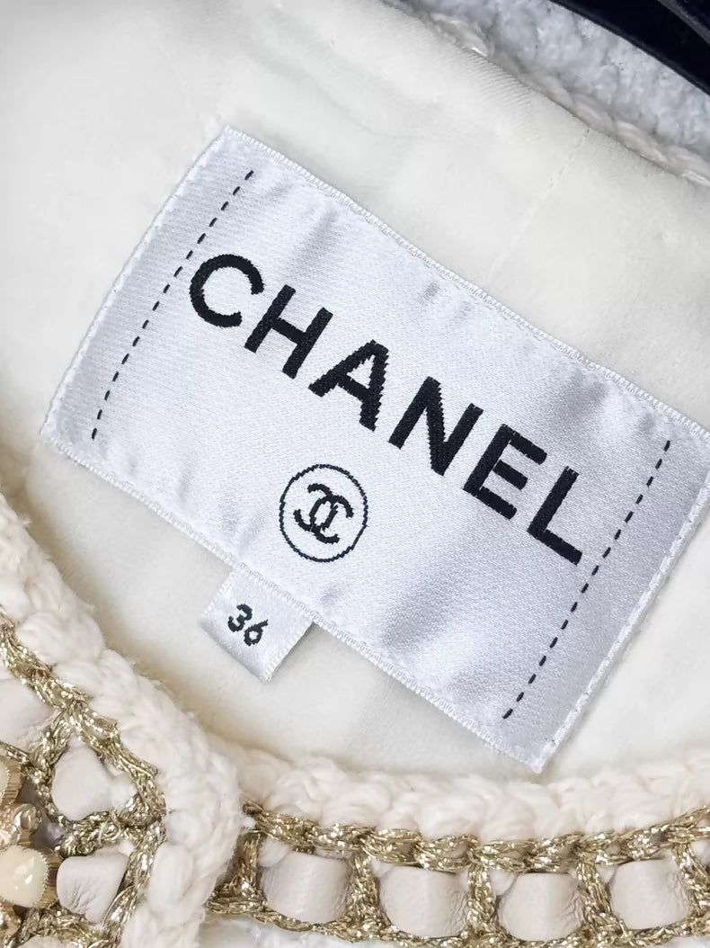 Chanel 21A ecru four-pocket tweed jacket