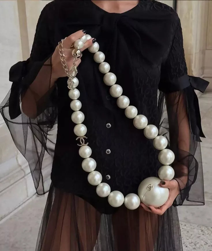 Chanel Pearl Necklace Minaudière Plexiglass & Gold Tone Metal Runway 2025/26