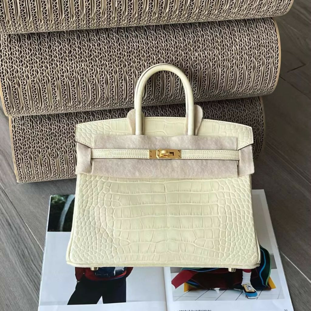 Hermès Birkin 25 Vanille Matte Alligator Gold Hardware – Wararni.com