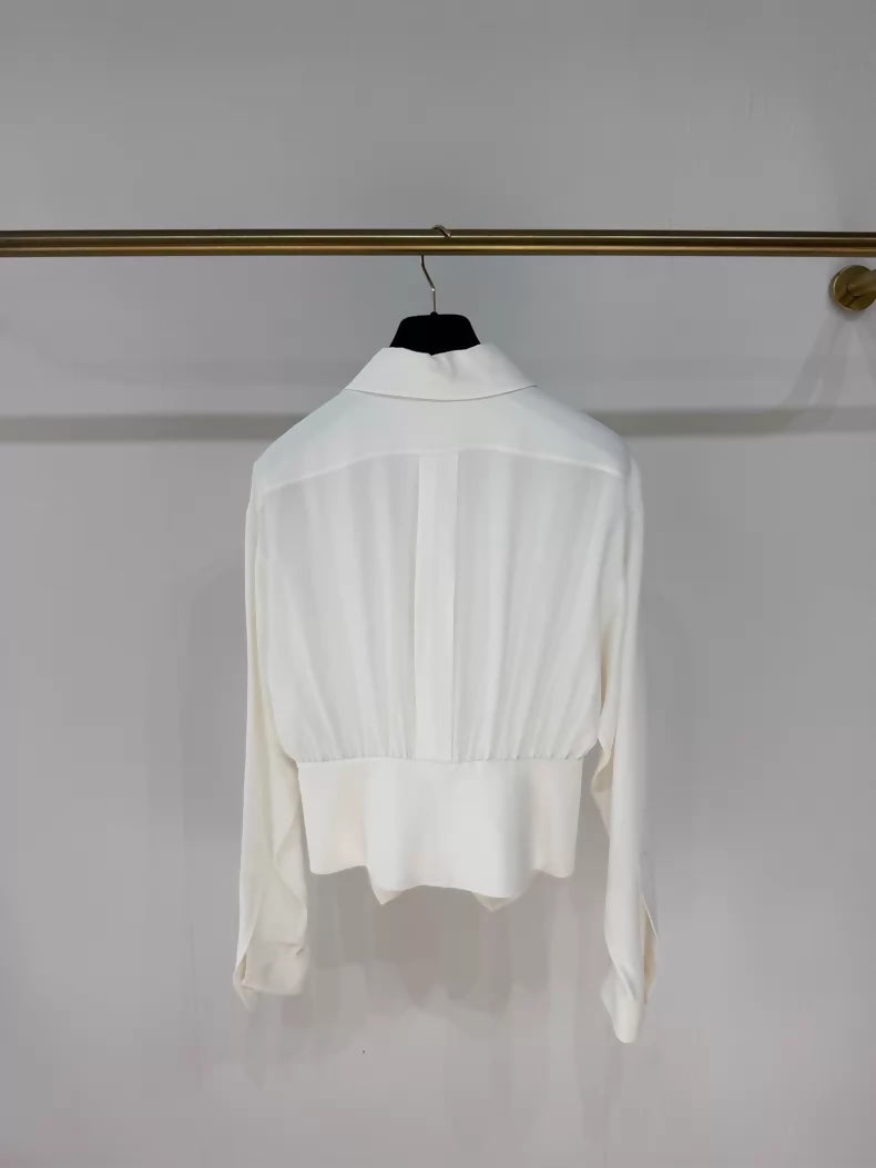 Chanel 25B silk shirt with mother-of-pearl buttons