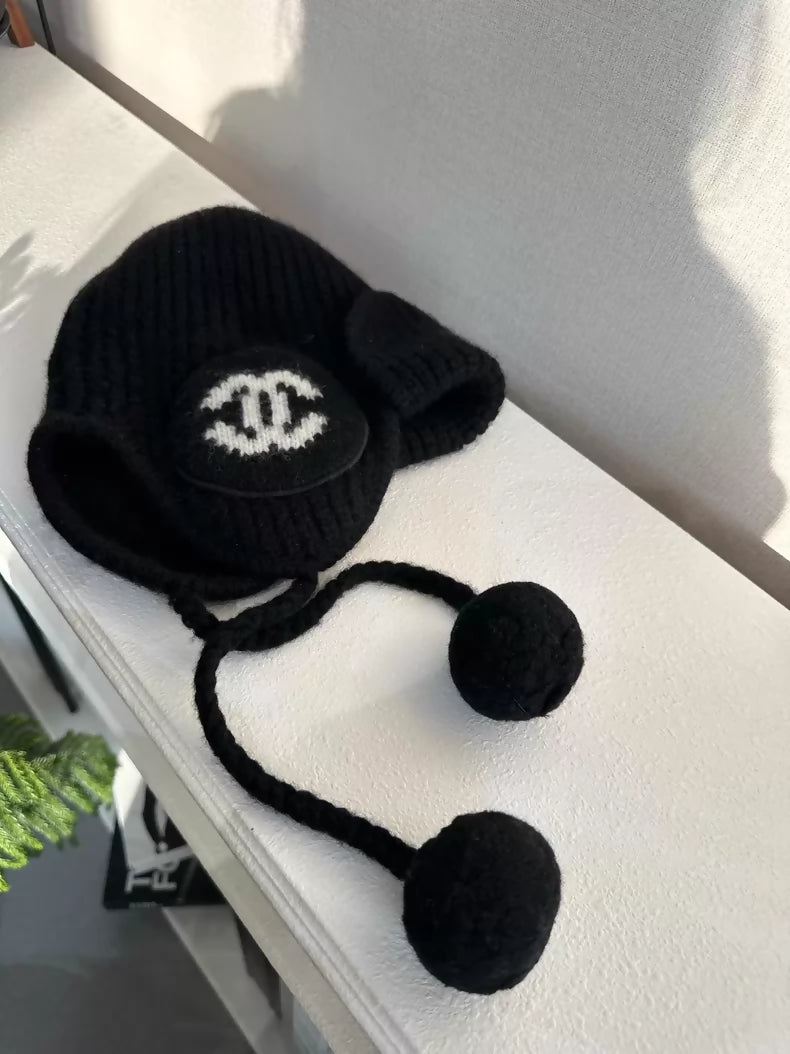 Chanel イヤーマフ 黒 ブラック 25B Chanel 25B Fall/Winter Limited Edition Black Pom-Pom Hat/Beanie