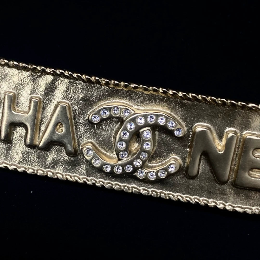Chanel 21F vintage letter hairpin with double C