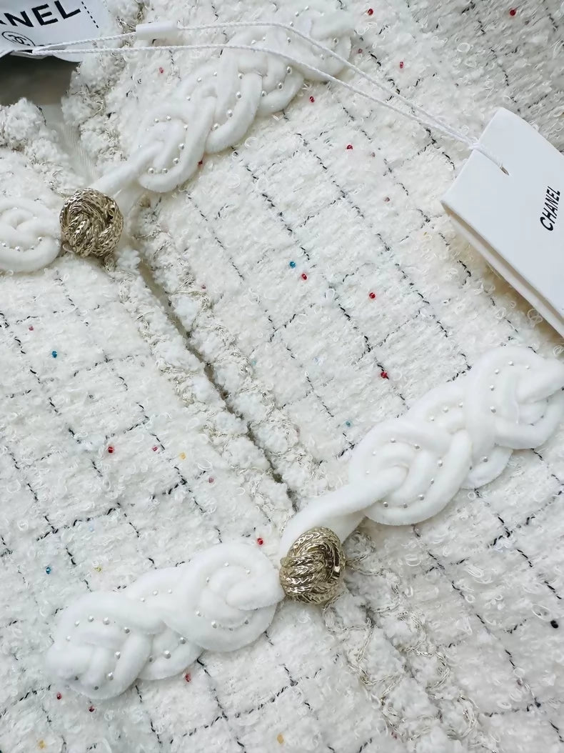Chanel 25A white tweed jacket and skirt set