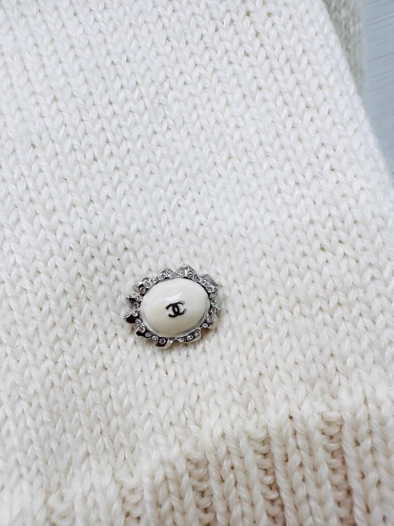 Chanel 25K white bow knit sweater