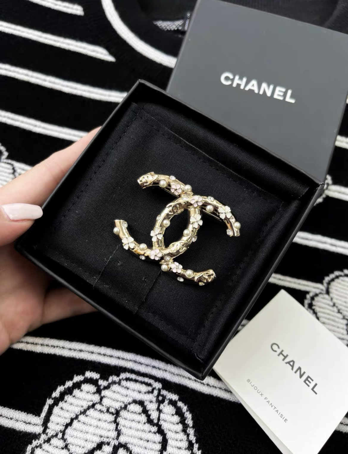 Chanel retailer fashion Brooch