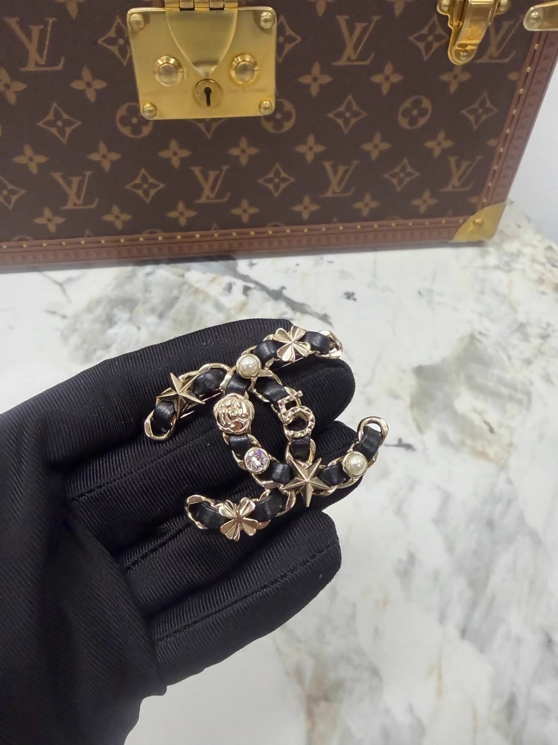 Chanel 20B classic double C brooch,