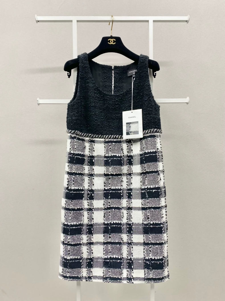 black and white tweed dress Chanel 23P black and white checked tweed dress – Wararni.com