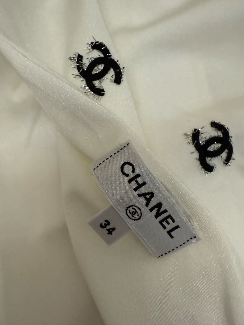 Chanel 21k white top with black cc logos