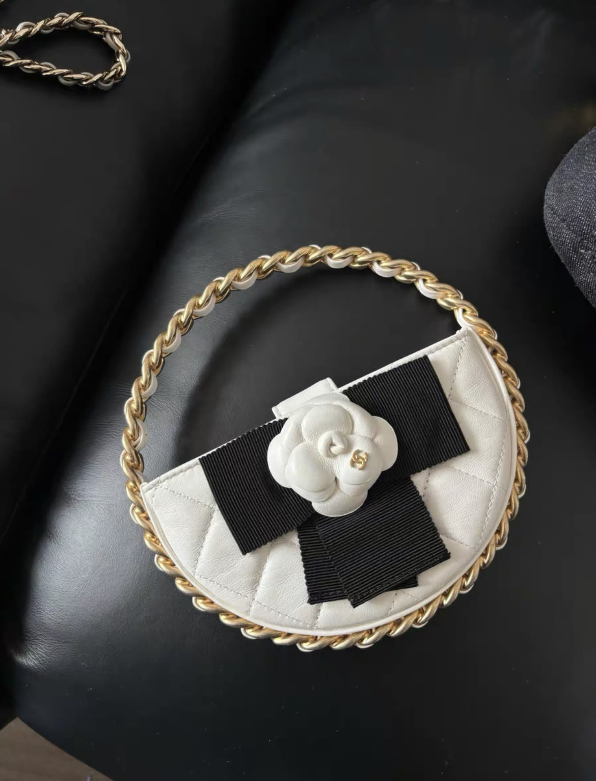 Chanel 23 White Quilted Leather Mini Round Camellia Clutch  display picture 3