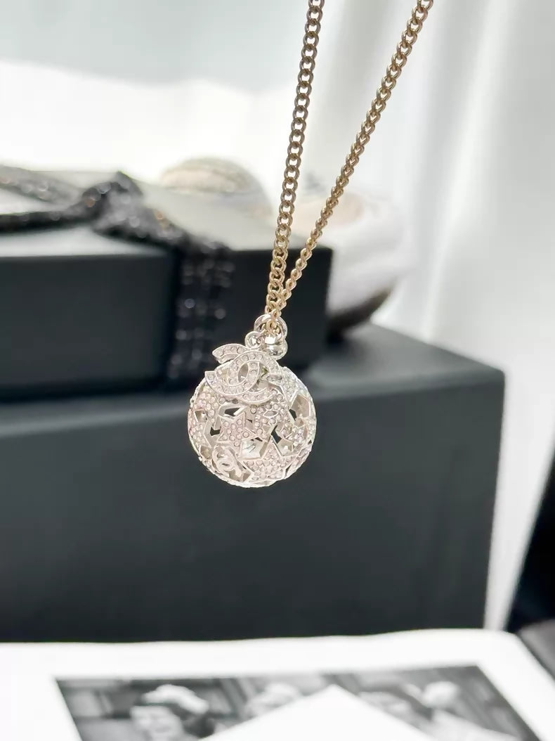 Chanel 25A star sphere double C full diamond necklace