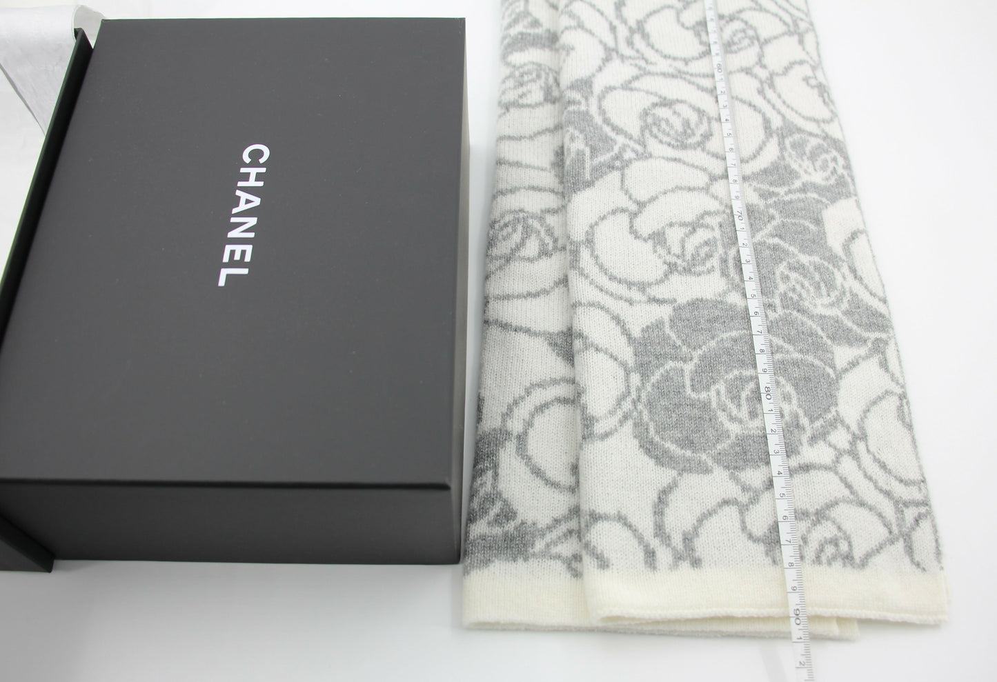 Chanel 23K Cotton Knitted Grey-white Camellia Scarf