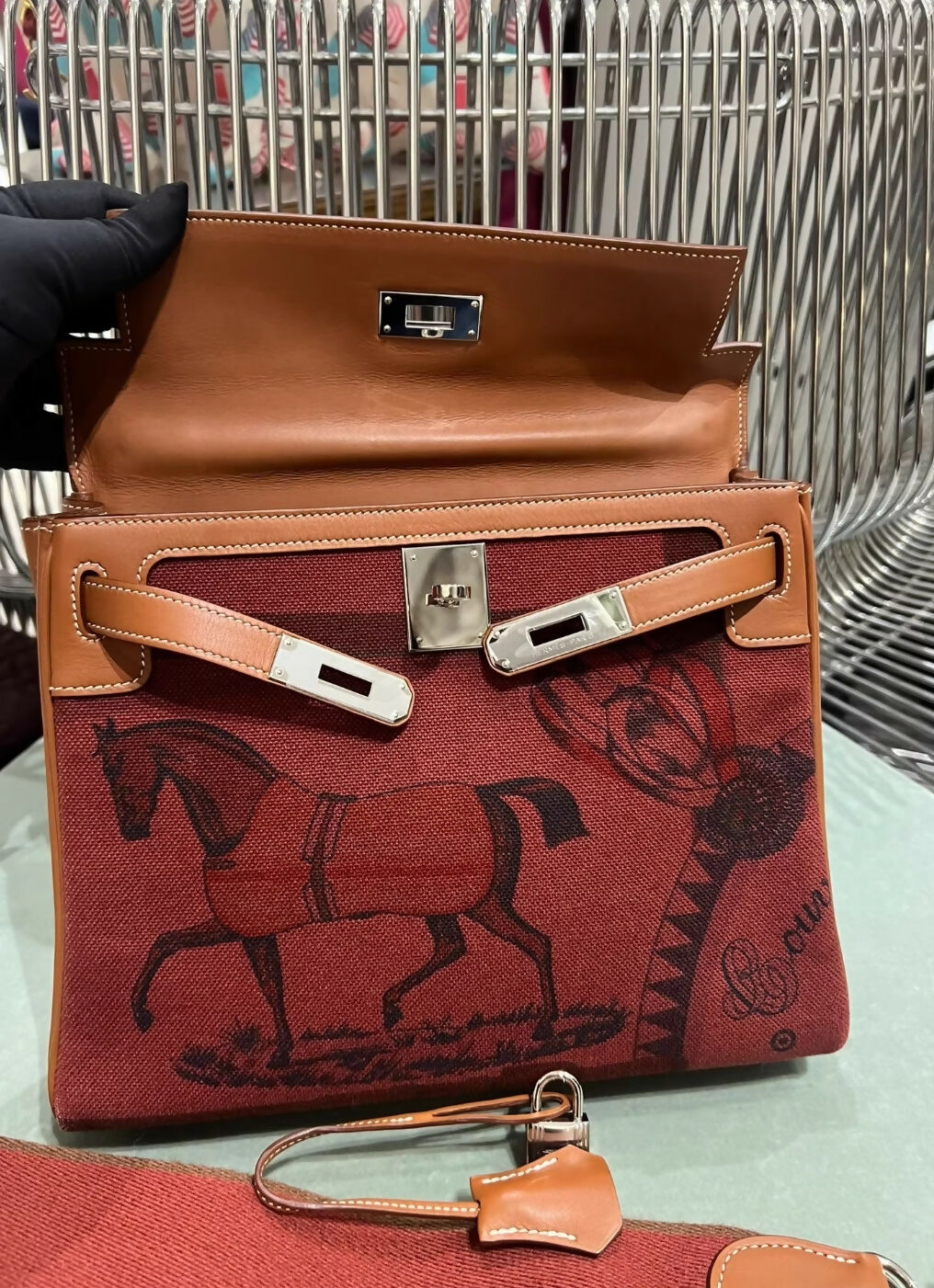 jxqclUh7xg