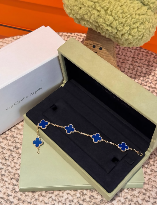 Van Cleef & Arpels 青ブレスレット Van Cleef & Arpels Vintage Alhambra bracelet, 5 motifs 18K yellow