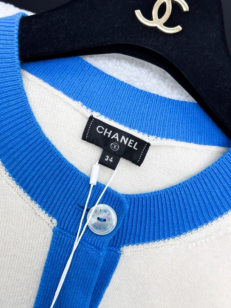 Chanel 2019 Spring/Summer blue & off-white with CC logo cardigan