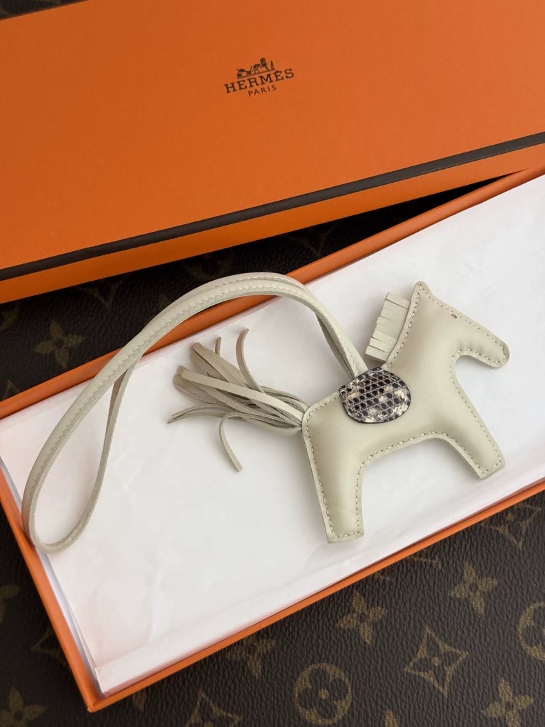 Hermes Rodeo charm Touch PM Craie/Ombre Agneau/ Natural lizard leather