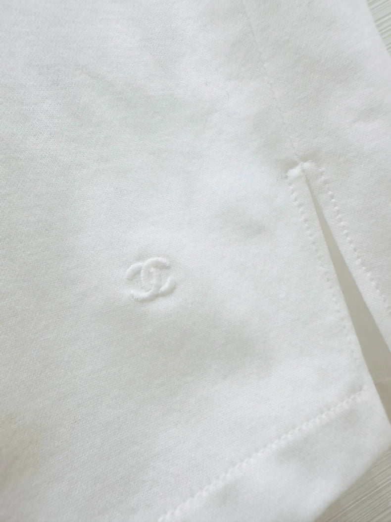 Chanel 26c white camellia brooch sleeveless shirt, F40