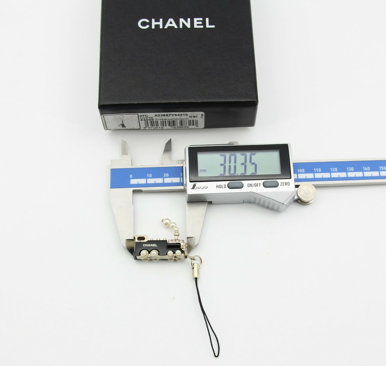 Chanel Vintage 07C Imitation Pearl Black Train Charm