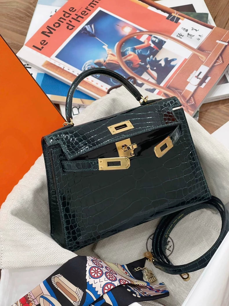 Hermès Mini Kelly 20 pine green 6O shiny crocodile leather gold hardware