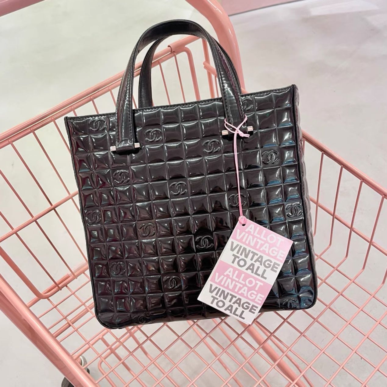 CHANEL CHOCOLATE BAR PATENT LEATHER TOTE BAG BLACK – Wararni.com